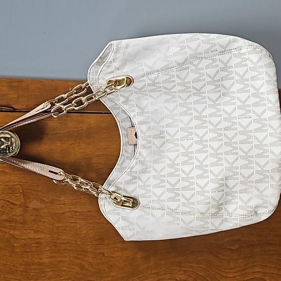 Michael Kors Pursue - Picture 6 of 11